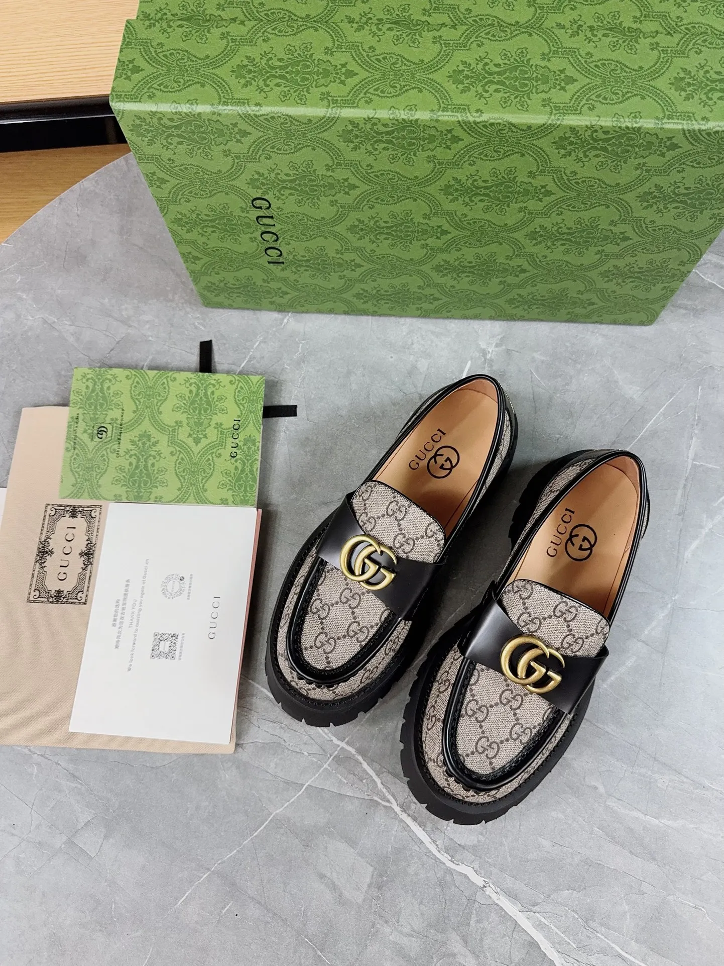 👟👟Ex-factory price 520👟👟Gucci2023 new model, double GG groove thick-soled Loaf platform shoes. The original version is made 1:1. Super beautiful quality, classic model at the counter. ❶Upper: original open edge beaded cowhide ❷Inner lining: water-dyed cowhide ❸Feet: water-dyed cowhide ❹Outsole: ultra-light original sole ❺thick sole heightening: 3.5cn ❻Packing: original packaging ❼Number: 35-42 (41 41 customized, non-returnable) Men's model: 38-46 (45, 46 customized, non-returnable)